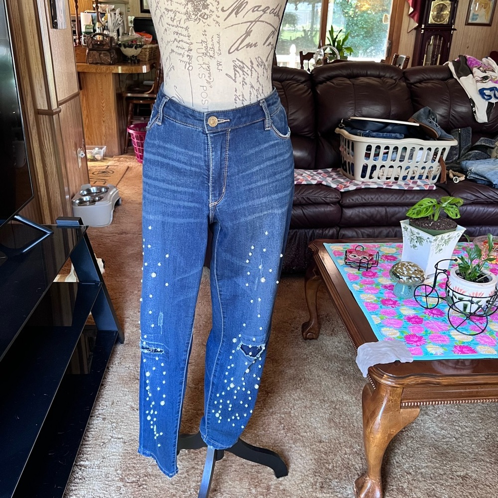 Woman’s Vintage America Pearl Embellished
Straight-Leg Jean, size 14.